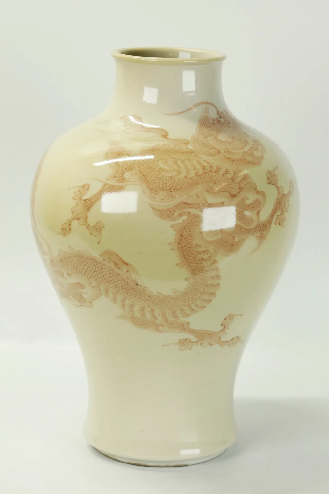 Makuzu Kozan; Japanese Porcelain Dragon Vase