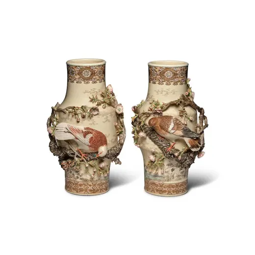 MAKUZU (MIYAGAWA) KŌZAN (1842-1916) A Magnificent Pair of Stoneware Vases Meiji era (1868-1912), mid/late 1870s (2) — Bo