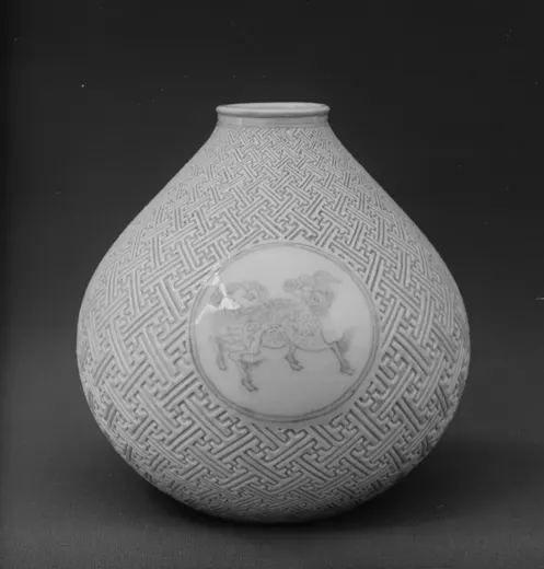 Vase with horse and kirin on sayagata ground (one of a pair) 紫馬麒麟卍紗綾形紋瓶, Metropolitan Museum of Art